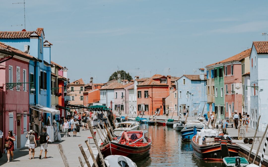 Insider Travel Secrets To Avoiding Crowds At Popular Tourist Attractions